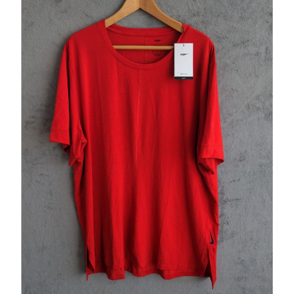 Nike Yoga T-Shirt Men’s 2XL Red Slim Fit Dri Fit Training Performance Athletic
